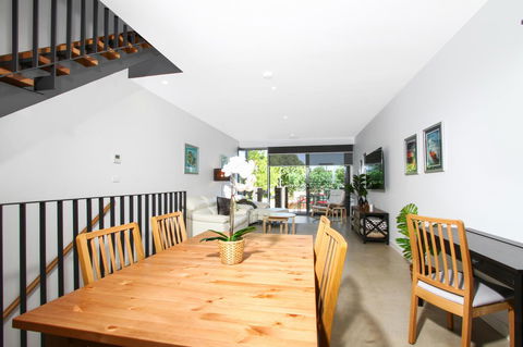 Accommodate Canberra - Parbery - Accommodation Main Beach 20