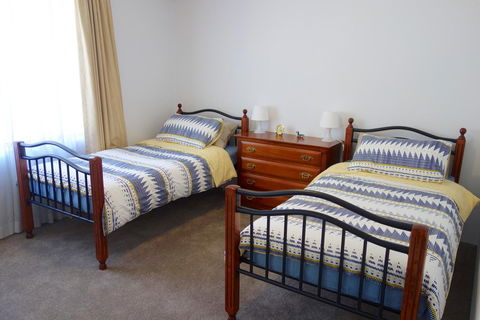Kingston Comfy Apartment - Accommodation Main Beach 2