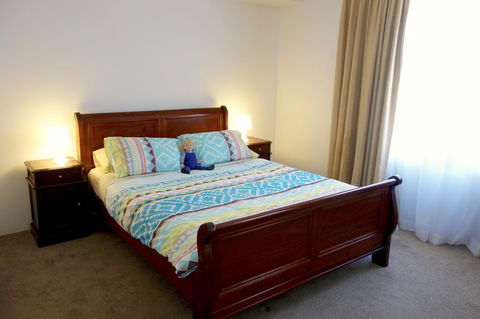 Kingston Comfy Apartment - Accommodation Main Beach 1