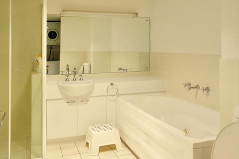 Kingston Comfy Apartment - Accommodation Main Beach 7
