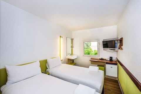 Ibis Budget Canberra - Accommodation Main Beach 1