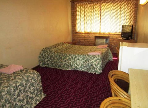 Canberra Lyneham Motor Inn - Accommodation Main Beach 11