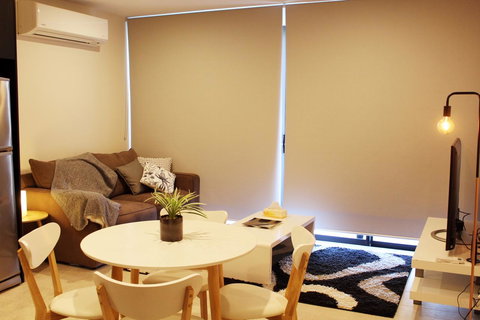 Stylish, Modern, Cute As A Button - Braddon CBD - Accommodation Main Beach 10