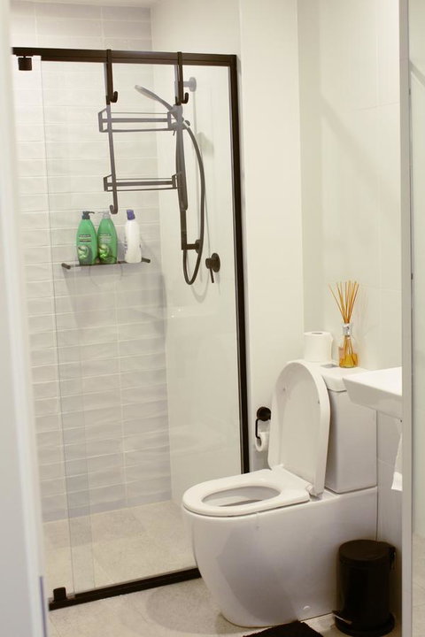 Stylish, Modern, Cute As A Button - Braddon CBD - Accommodation Main Beach 8