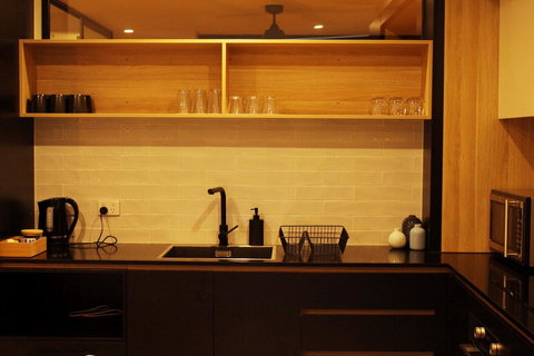 Stylish, Modern, Cute As A Button - Braddon CBD - Accommodation Main Beach 9