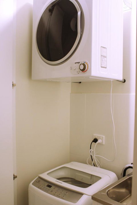 Stylish, Modern, Cute As A Button - Braddon CBD - Accommodation Main Beach 7