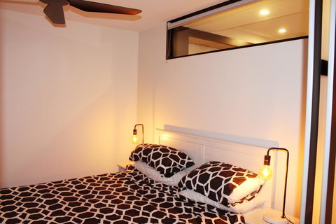 Stylish, Modern, Cute As A Button - Braddon CBD - Accommodation Main Beach 11