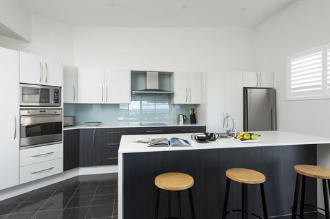 Mollymook Beachfront Penthouse 9 - Accommodation Main Beach 4