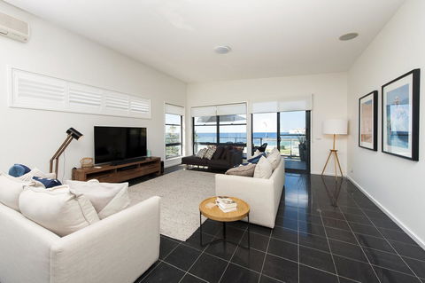 Mollymook Beachfront Penthouse 9 - Accommodation Main Beach 1