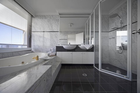 BreakFree Capital Tower Apartments - Accommodation Main Beach 36