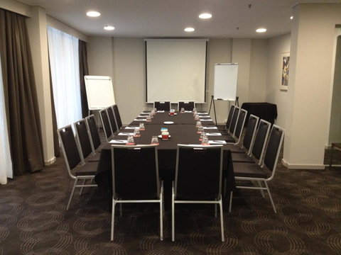 Rydges Canberra - Accommodation Main Beach 7