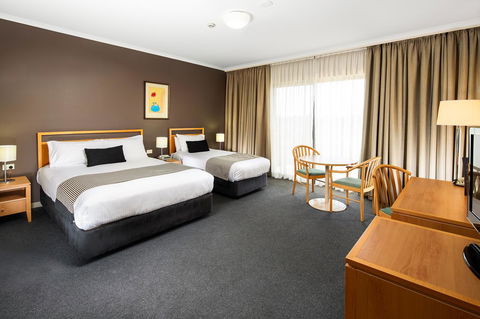 The Woden Hotel - Accommodation Main Beach 0
