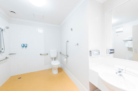 The Woden Hotel - Accommodation Main Beach 6