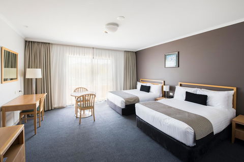 The Woden Hotel - Accommodation Main Beach 8
