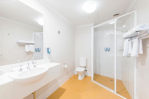 The Woden Hotel - Accommodation Main Beach 14
