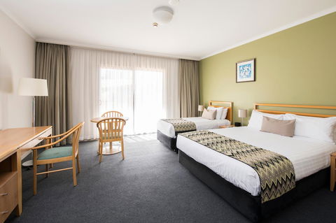 The Woden Hotel - Accommodation Main Beach 11