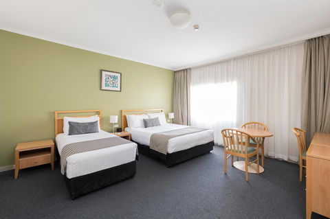 The Woden Hotel - Accommodation Main Beach 5