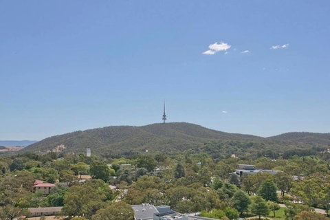 Canberra Luxury Apartment 3 - Accommodation Main Beach 28