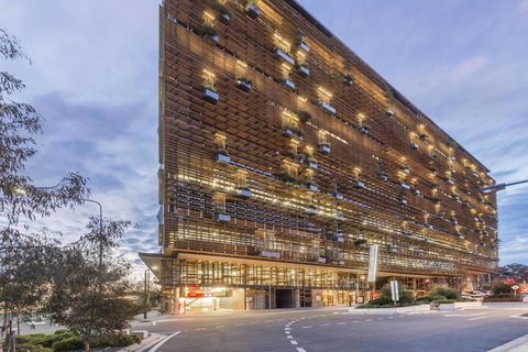 Canberra Luxury Apartment 3 - Accommodation Main Beach 5