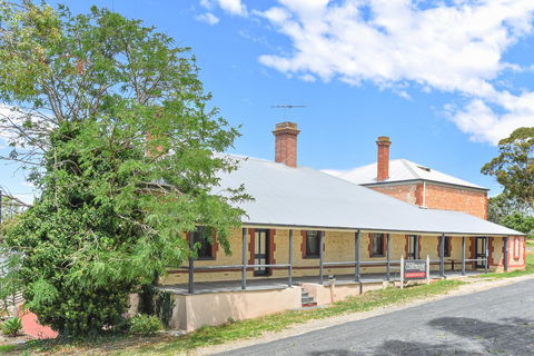 Wellington Courthouse - Accommodation Main Beach 0