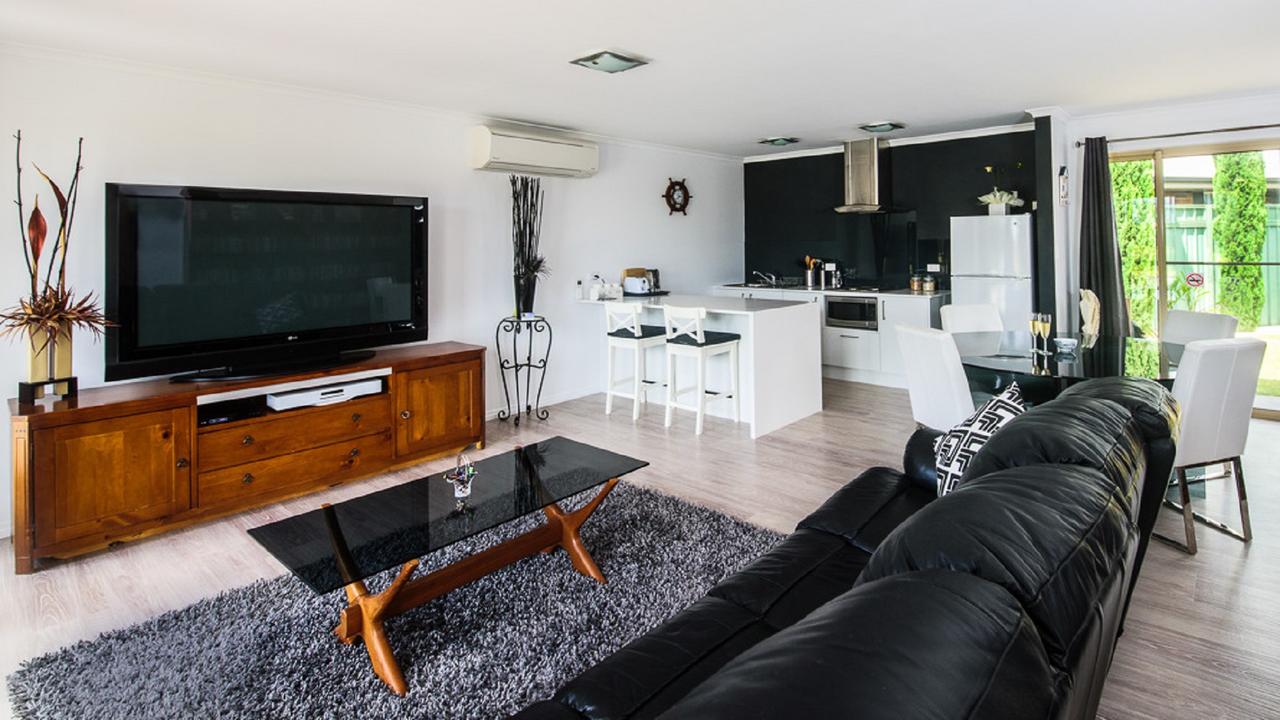  Accommodation Main Beach