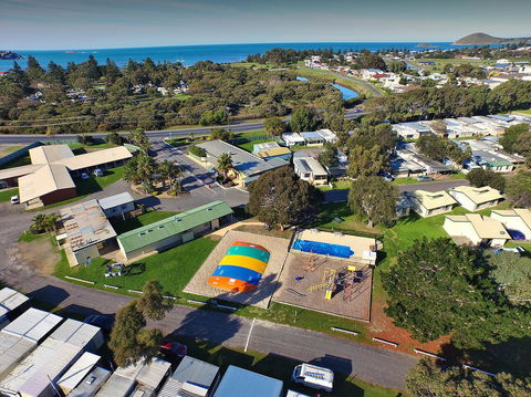 Victor Harbor Holiday Park - Accommodation Main Beach 0