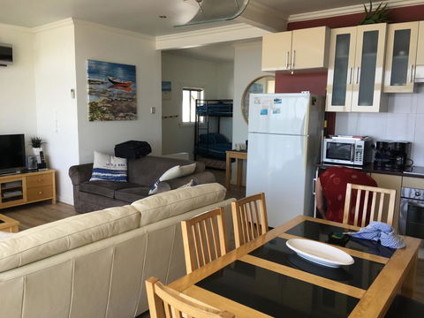 Crystal Blue Apartment - Accommodation Main Beach 23