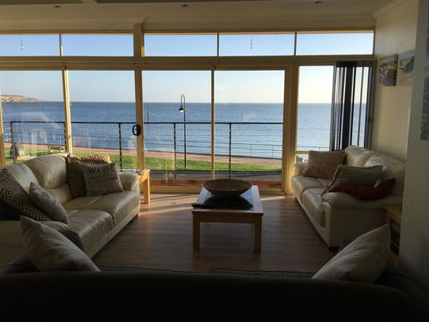 Crystal Blue Apartment - Accommodation Main Beach 6