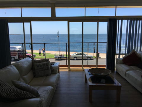 Crystal Blue Apartment - Accommodation Main Beach 33