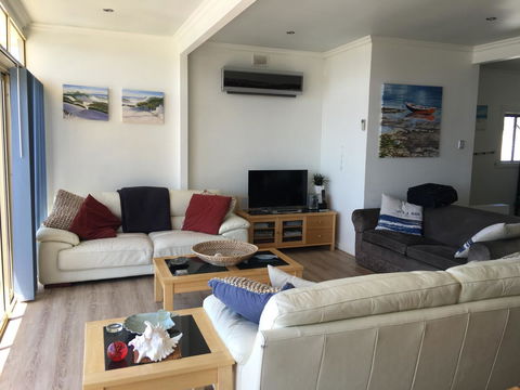 Crystal Blue Apartment - Accommodation Main Beach 3