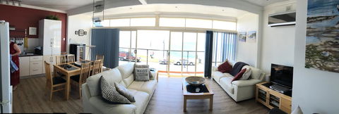 Crystal Blue Apartment - Accommodation Main Beach 32