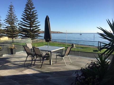 Crystal Blue Apartment - Accommodation Main Beach 0