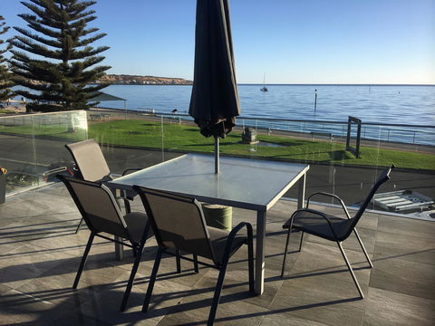 Crystal Blue Apartment - Accommodation Main Beach 2