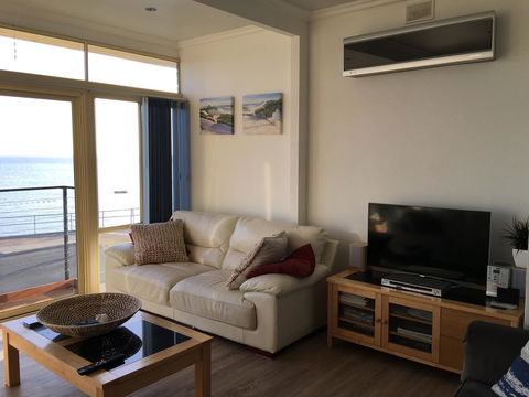 Crystal Blue Apartment - Accommodation Main Beach 34