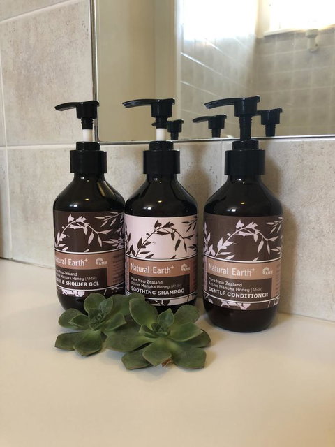 The Lake House Retreat - Accommodation Main Beach 11