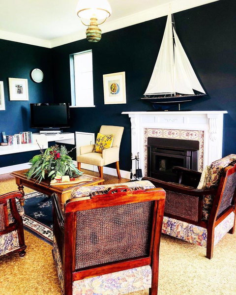 The Lake House Retreat - Accommodation Main Beach 2