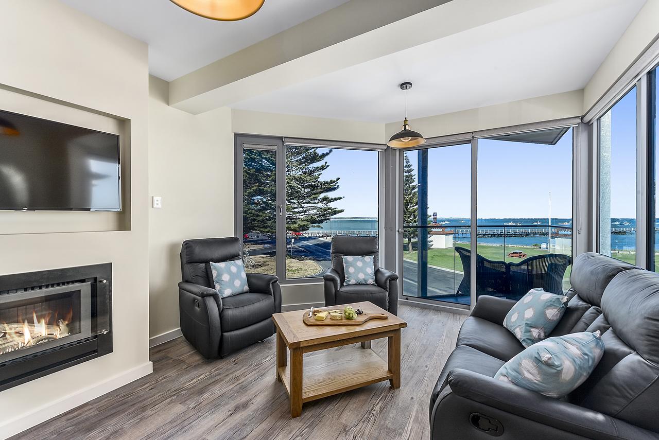  Accommodation Main Beach