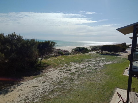Blissful Beachfront Beachouse - Accommodation Main Beach 22