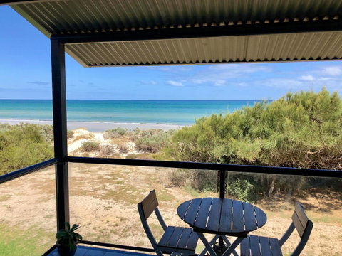 Blissful Beachfront Beachouse - Accommodation Main Beach 16