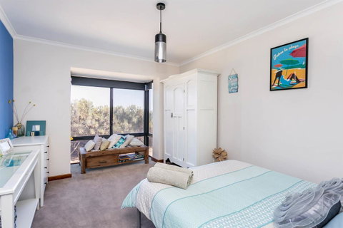 Blissful Beachfront Beachouse - Accommodation Main Beach 10