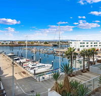 Port Adelaide Executive Waterfront Apartment - Accommodation Main Beach