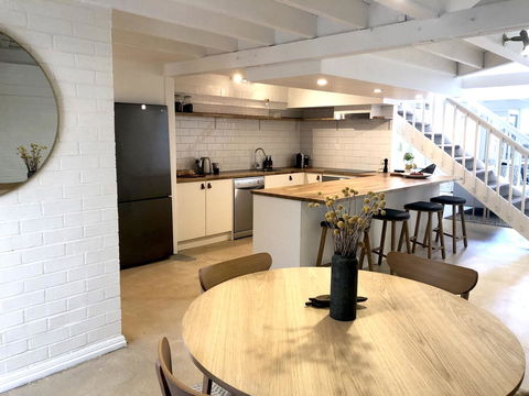 The Loft - Beautiful Central Barossa Apartment - Accommodation Main Beach 6