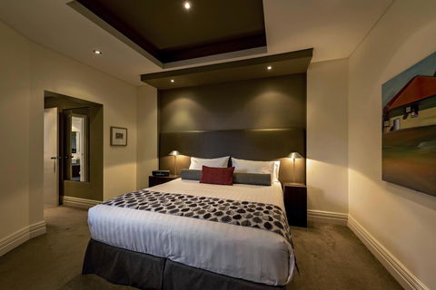 The Louise - Accommodation Main Beach 12