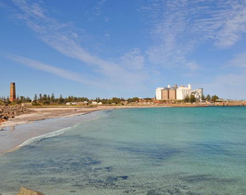 Wallaroo Marina Waterfront Luxe Apartment - Accommodation Main Beach 3