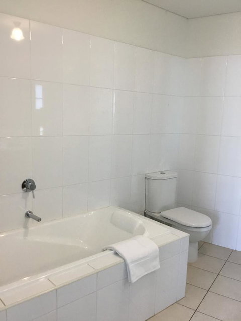 Wallaroo Marina Waterfront Luxe Apartment - Accommodation Main Beach 19