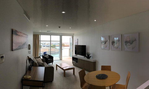 Wallaroo Marina Waterfront Luxe Apartment - Accommodation Main Beach 1