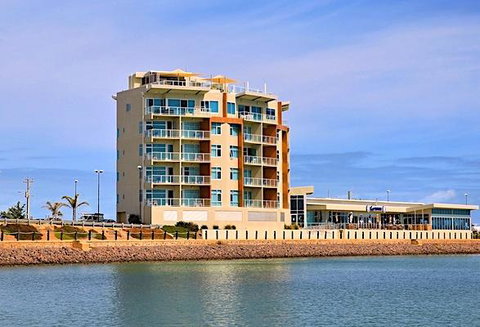 Wallaroo Marina Waterfront Luxe Apartment - Accommodation Main Beach 24