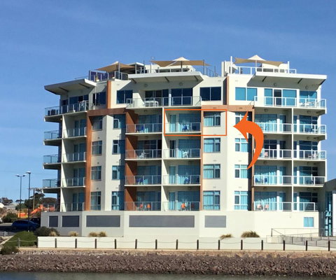 Wallaroo Marina Waterfront Luxe Apartment - Accommodation Main Beach 0