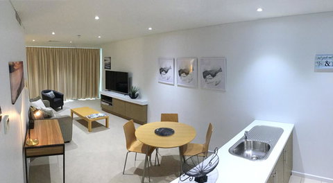 Wallaroo Marina Waterfront Luxe Apartment - Accommodation Main Beach 4