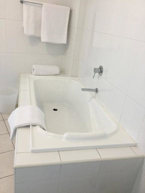 Wallaroo Marina Waterfront Luxe Apartment - Accommodation Main Beach 20